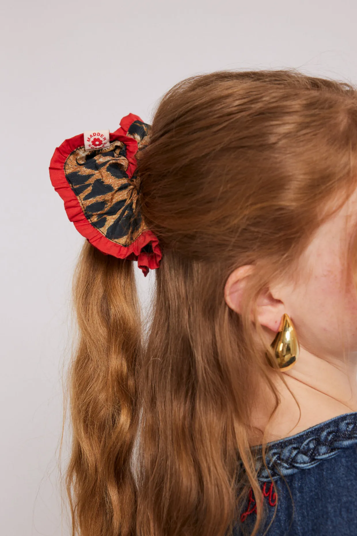 frill scrunchie in leopard with red edge