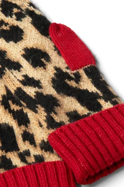 leopard mittens in fluffy yarn
