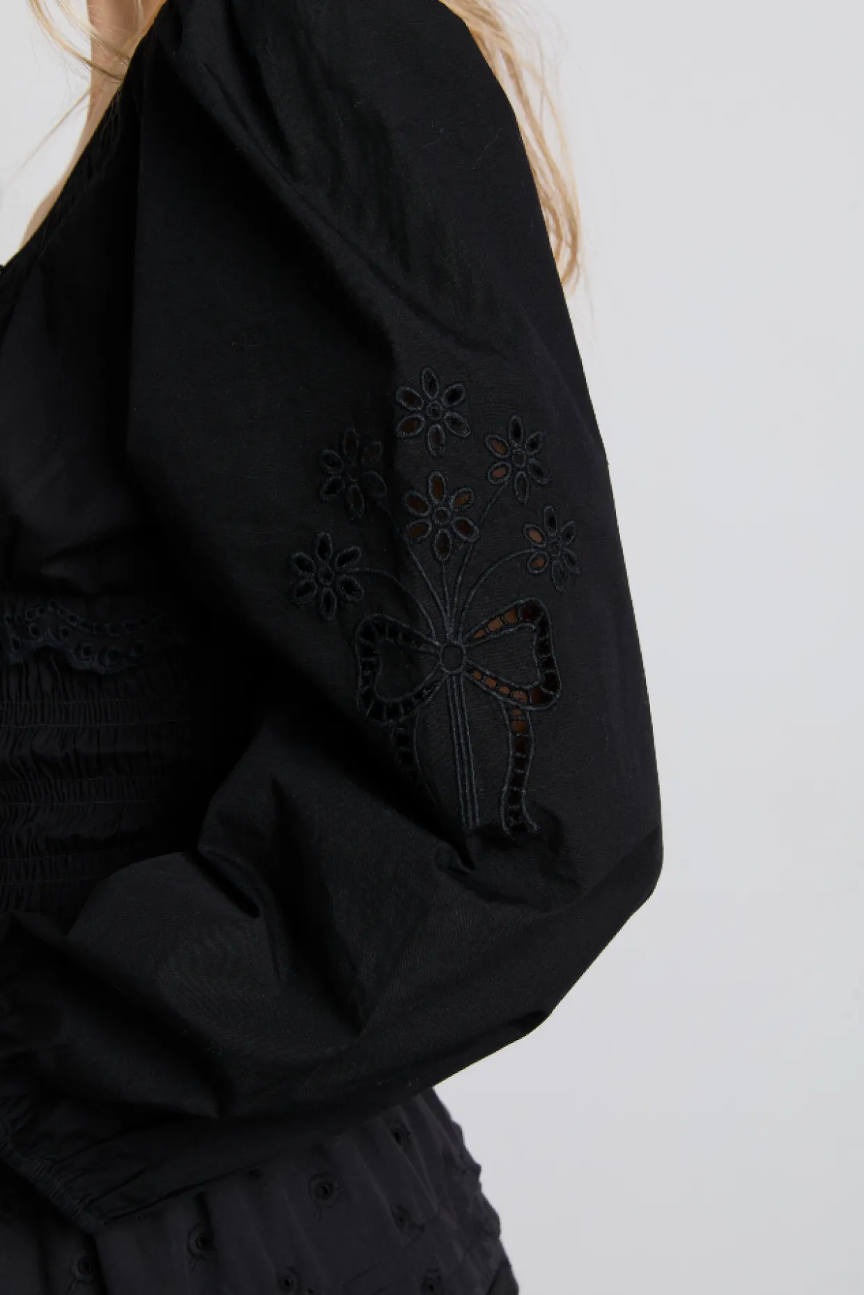 nola embroidered blouse - black