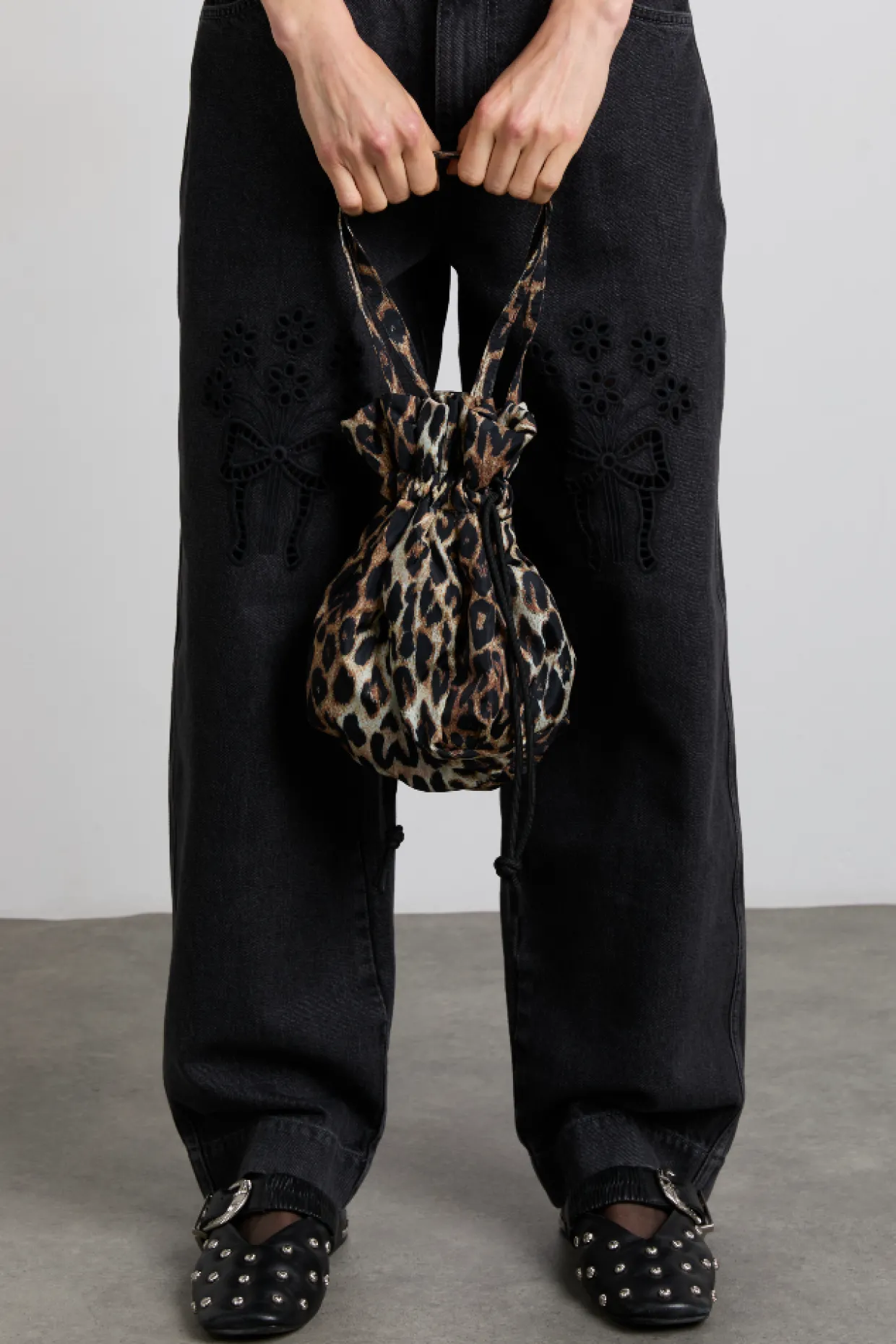 pouch bag in leopard