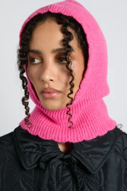 scalloped edge hood in pink