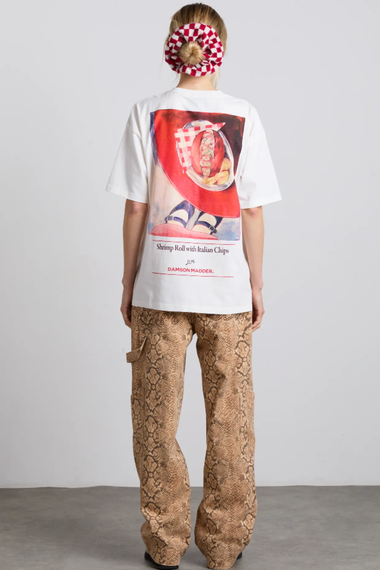 shrimp roll with chips boyfriend tee - white