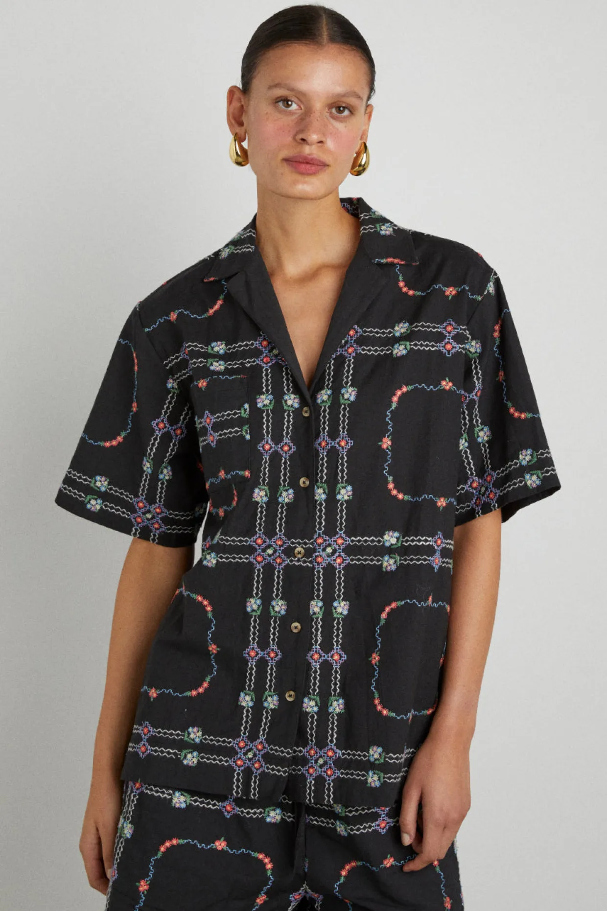 tablecloth embroidered shirt - black floral
