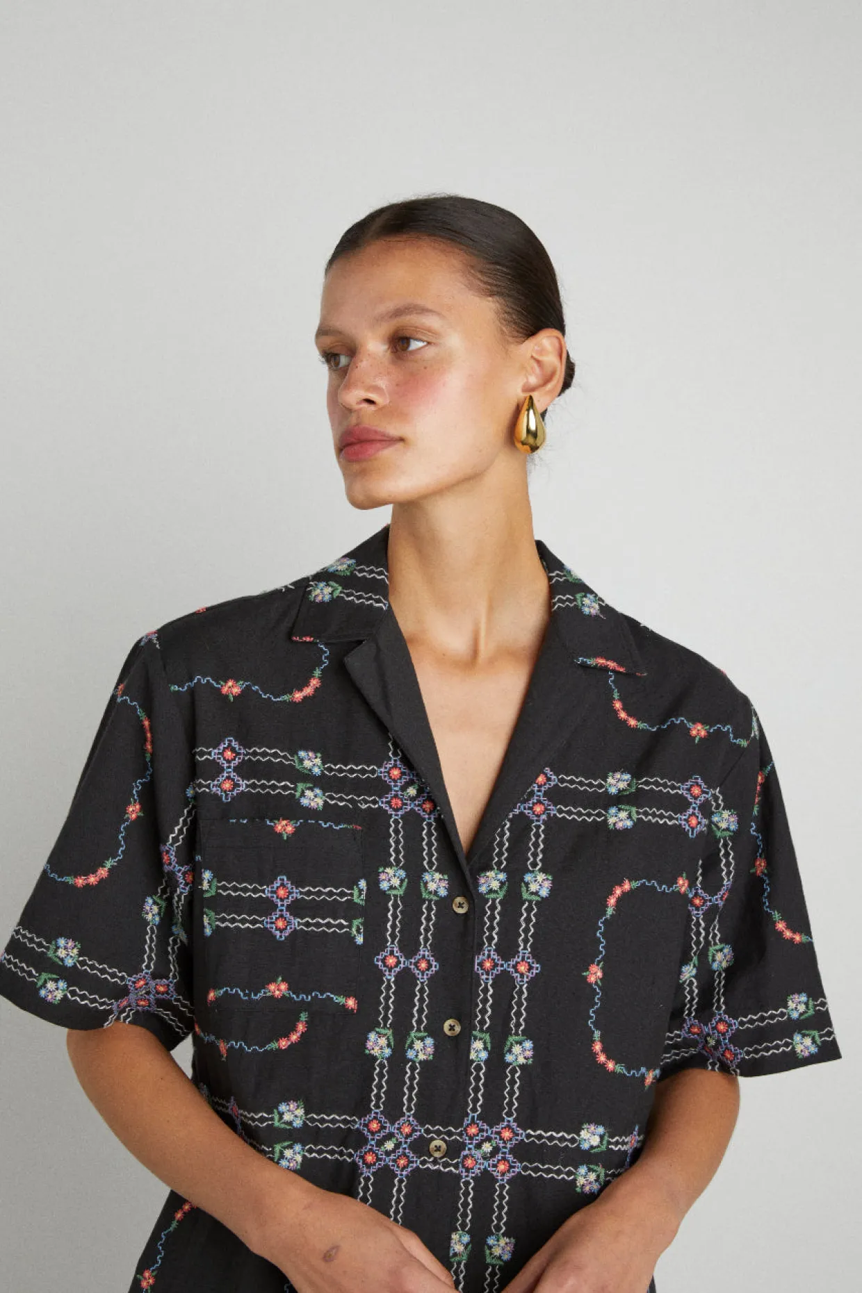 tablecloth embroidered shirt - black floral
