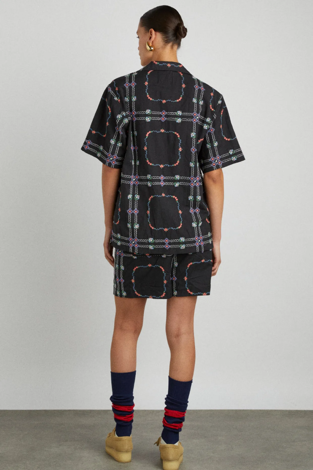 tablecloth embroidered shirt - black floral