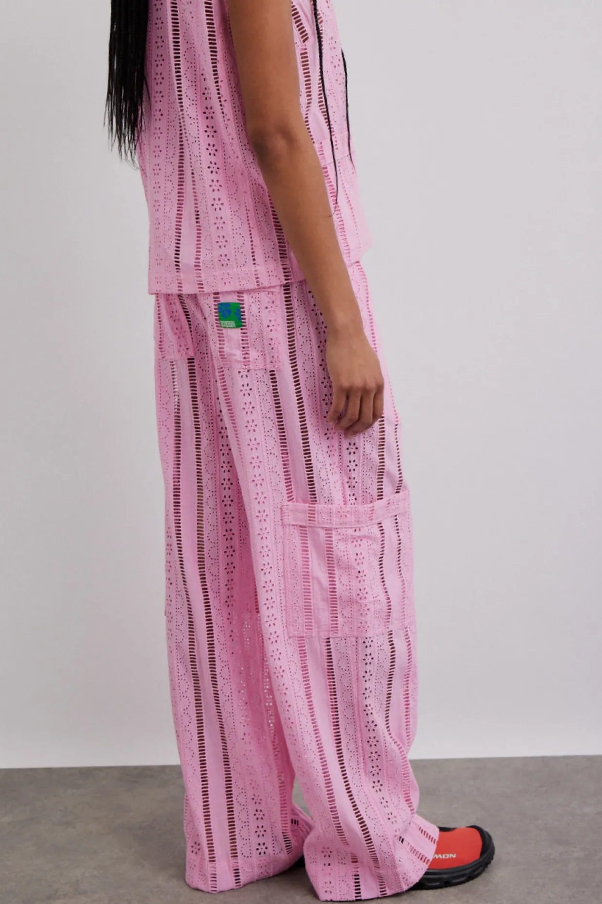 vacation pants - pink broderie