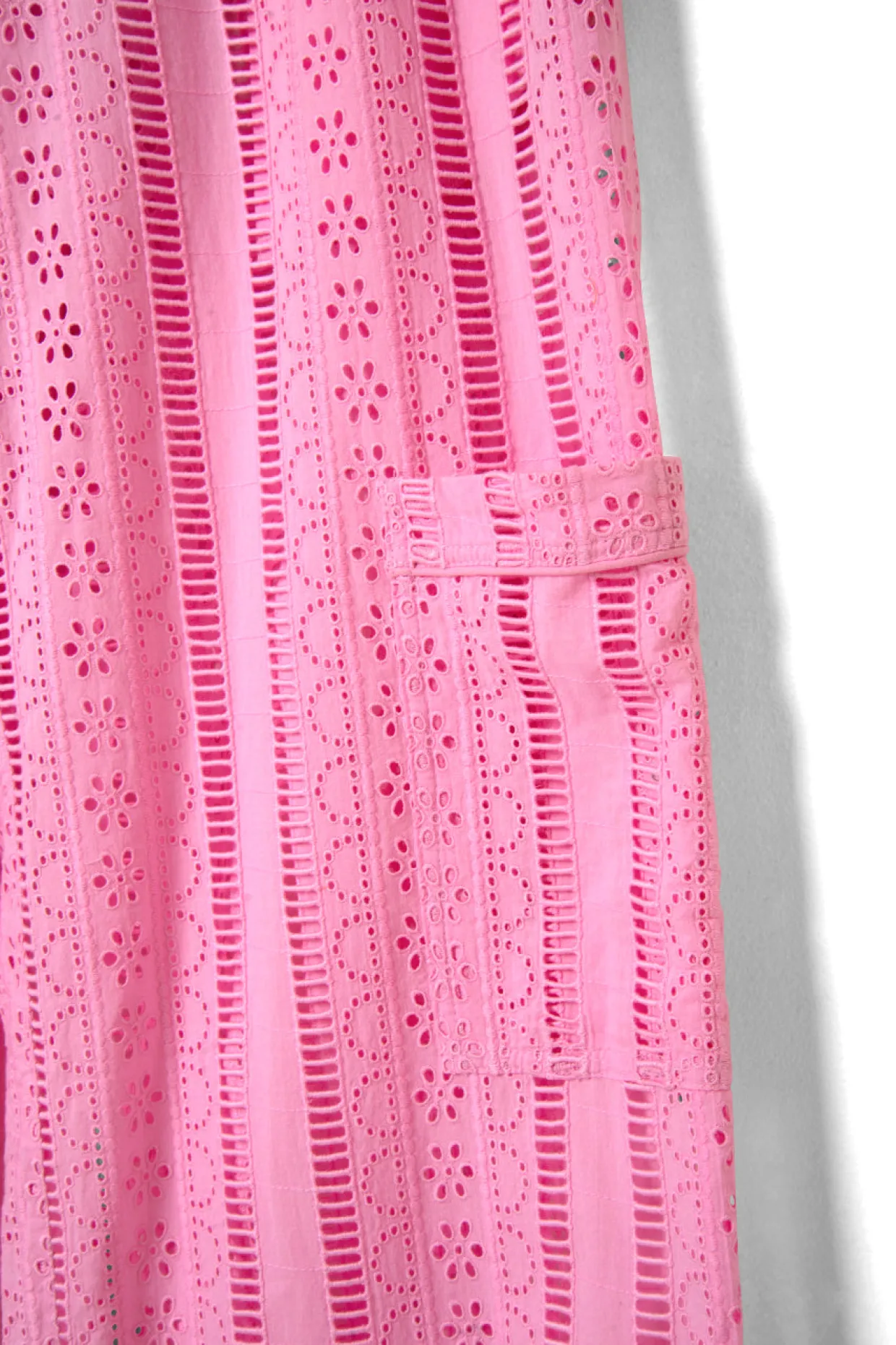vacation pants - pink broderie